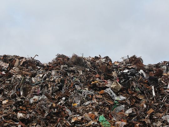 W Komarowie więcej za śmieci