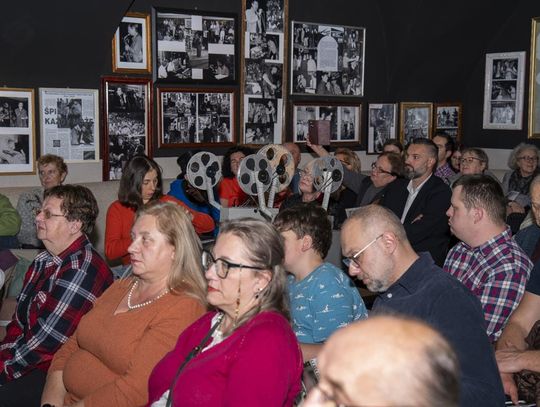 Pokaz „Razem w starym kinie. Filmowa podróż do przeszłości” odbył się 17 października w Klubie Jazzowym im. Mieczysława Kosza w Zamościu.