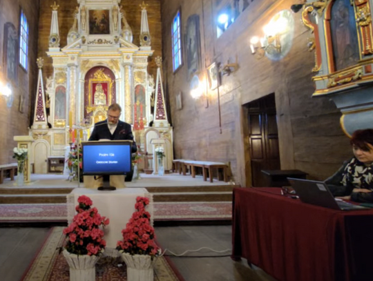 8 maja od godz. 9 rano do 15 w Sanktuarium MB w Tomaszowie Lubelskim mieszkańcy czytają Biblię.