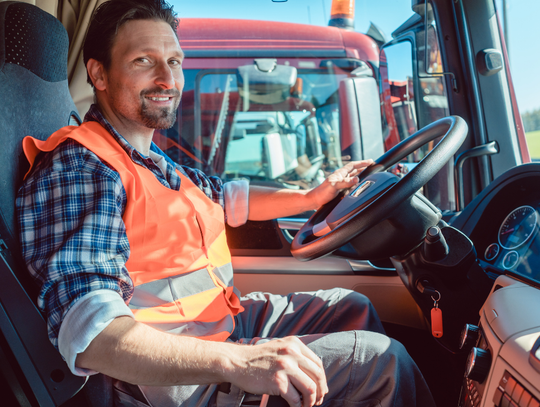 W tych zawodach brakuje rąk do pracy. Pieniądze nie są magnesem Najgorzej jest w branży transportowej. W aż 326 powiatach będzie brakowało kierowców samochodów ciężarowych.