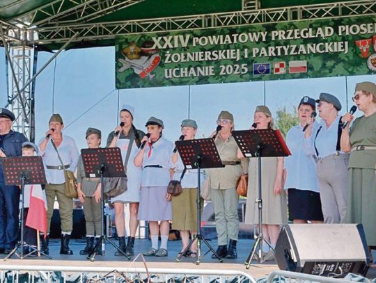W tegorocznym Powiatowym Przeglądzie Piosenki Żołnierskiej i Partyzanckiej w Uchaniach udział wzięło czternaście zespołów śpiewaczych oraz jedna solistka.
