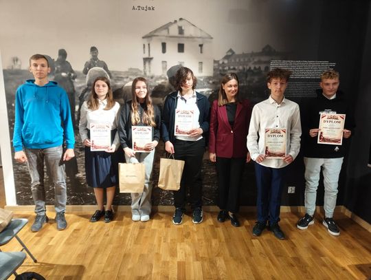 Laureaci konkursu wiedzy pt. „Walki o granice II RP”.