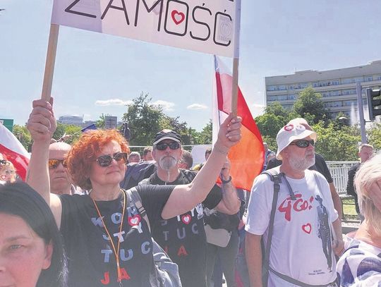 Na marsz do Warszawy pojechali m.in. "Wolni Obywatele Zamościa".