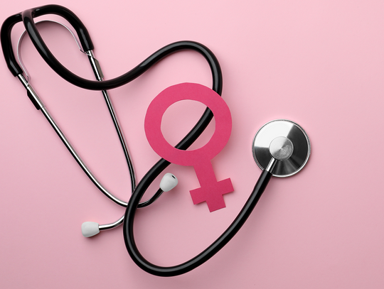 Teraz jeszcze więcej kobiet może korzystać z bezpłatnych badań w ramach profilaktyki raka szyjki macicy i raka piersi.