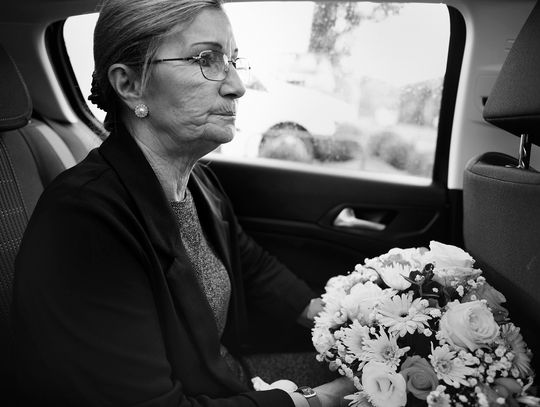 Wiązanki pogrzebowe – jak wybierać dekoracje na grób bliskich?