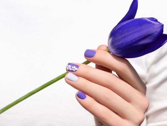 Wiosną witamy pastele! Oto najlepsze stylizacje paznokci z pastelowymi lakierami hybrydowymi