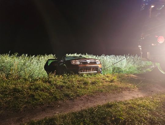 Pijany wjechał do zalewu. Kierowca sam wydostał się z wody.