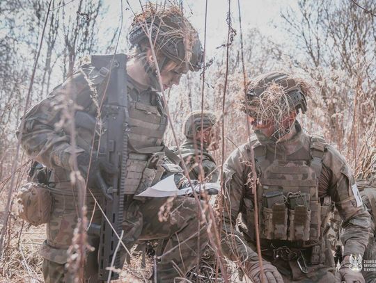 Wojsko na ulicach Zamościa. Trwają ćwiczenia terytorialsów Zdjęcie ilustracyjne. Pochodzi z 15. edycji kursu podoficerskiego SONDA.