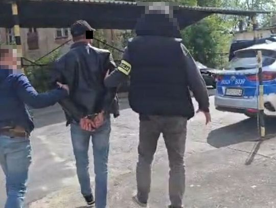 Lubelscy „łowcy głów” z sukcesem zakończyli poszukiwania 36-letniego mieszkańca powiatu chełmskiego. Mężczyzna, który ukrywał się przed wymiarem sprawiedliwości aż we Wrocławiu, był ścigany za oszustwa internetowe.