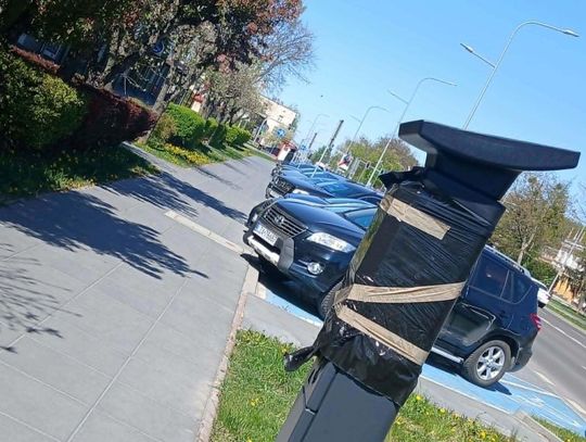 Parkomat pojawił się na tzw. alei bankowej przy ul. Piłsudskiego. Od 4 maja parkujący tam kierowcy nie będą mogli go przeoczyć.
