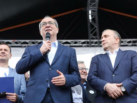 Włodzimierz Czarzasty (z lewej) był drugi w wyścigu do Sejmu. Obok Grzegorz Schetyna, który w tej kadencji będzie senatorem.