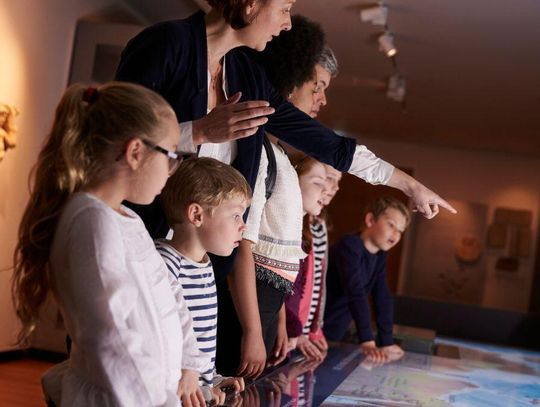 MEN przyznaje, że obecne przepisy „mogą działać na niekorzyść nauczycieli” i zapowiada wznowienie rozmów ze związkami zawodowymi.