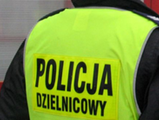 Wynajmowali mieszkanie w Zamościu. Właściciel wbiegł z nożem, popchnął kobietę, opluł, zaczął demolkę