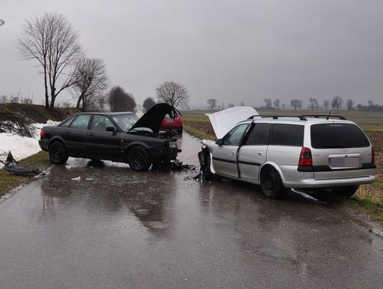 Wypadek między Elizówką a Turobinem. Audi zderzyło się z oplem