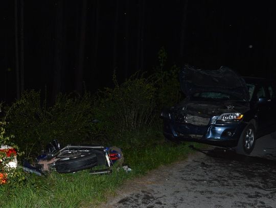 Wypadek motocyklisty w Hutkach. Zderzył się z volvo