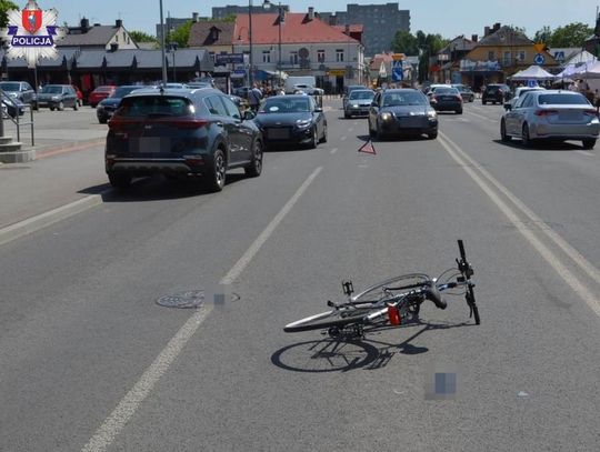 Wypadek na przejeździe w Zamościu. Ucierpiał rowerzysta