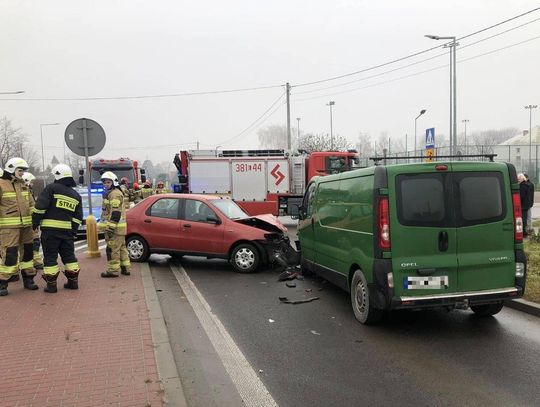 Rozbite samochody na miejscu wypadku w Jarosławcu.