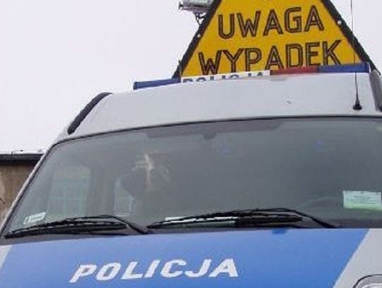 Wypadek w Józefowie. Rowerzysta wjechał pod volkswagena