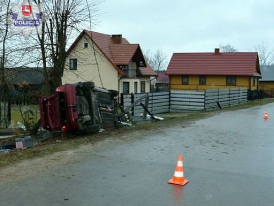 Wypadek w Majdanie Wielkim. Samochód złamał słup