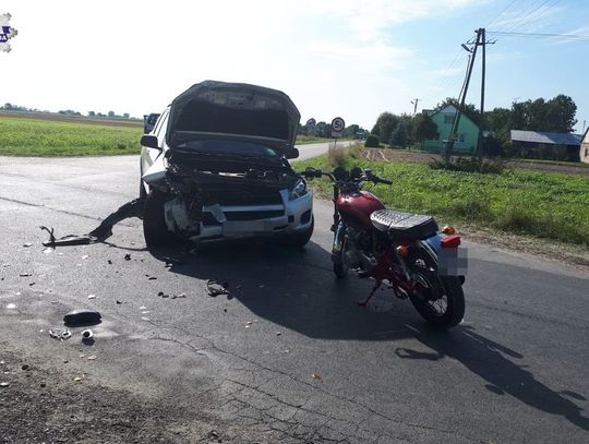 Wypadek w Nawozie. 68-latka wjechała toyotą w dwa motocykle
