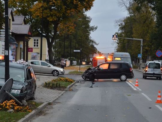 Wypadek w Szczebrzeszynie. Volkswagen zderzył się z oplem