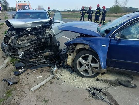 Wypadek w Wierszczycy. Volkswagen wjechał w ciągnik i skodę
