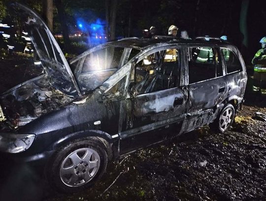Strażacy ochotnicy z OSP Mircze musieli działać wyjątkowo precyzyjnie, by nie dopuścić do gwałtownego wzrostu ciśnienia w zbiorniku z gazem i groźnego wybuchu auta.