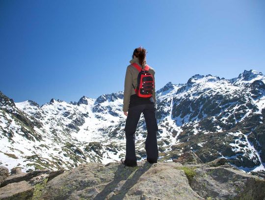 Z jakiego materiału powinny być spodnie trekkingowe?