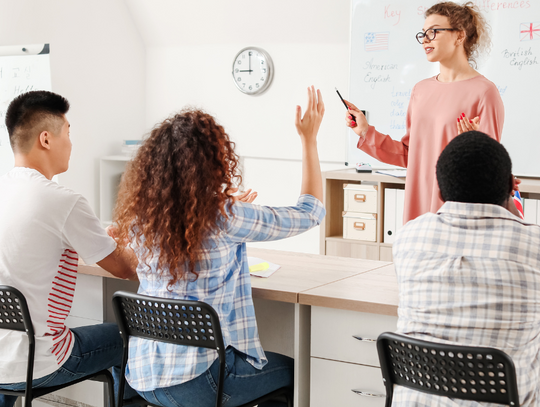Na niespełna trzy tygodnie przed inauguracją roku szkolnego w placówkach edukacyjnych wciąż brakuje nauczycieli.