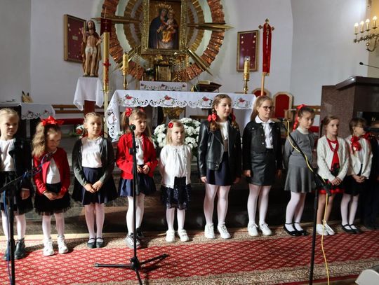 Fotorelacja z IV Gminno-Parafialnego Przeglądu Pieśni Maryjnej i Matczynej w Lubyczy Królewskiej.