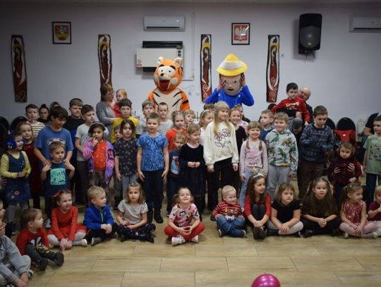 Zabawa choinkowa w Szopinku. Przyszło mnóstwo dzieci!