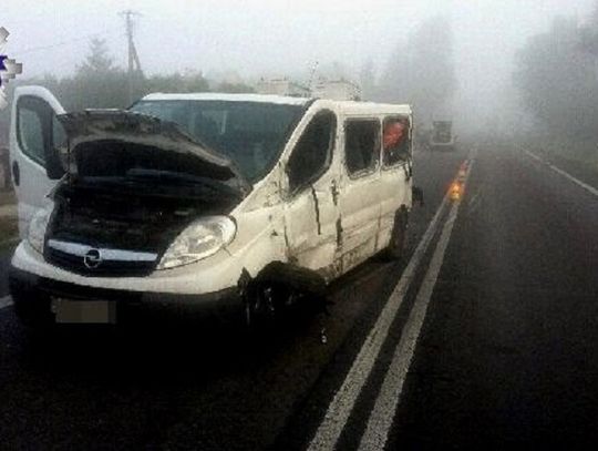 Zablokowana "17" w Sitańcu po zderzeniu busa z ciężarówką