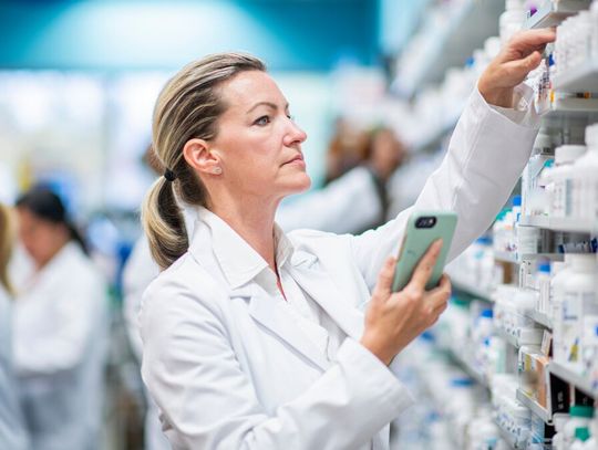 Zagraniczne fundusze wykorzystują luki w prawie i przejmują kolejne sieci aptek.