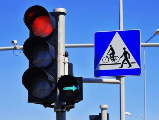 Jedni kierowcy otrzymują mandat na 100 zł i 6 punktów karnych, inni 500 zł i aż 15 punktów. Mimo że popełniają ten sam błąd. Wszystko zależy od tego, kto wymierza karę.