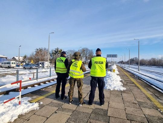 Funkcjonariusze Komendy Miejskiej Policji w Zamościu patrolują, kontrolują oraz obserwują infrastrukturę kolejową na terenie Zamościa oraz powiatu zamojskiego.