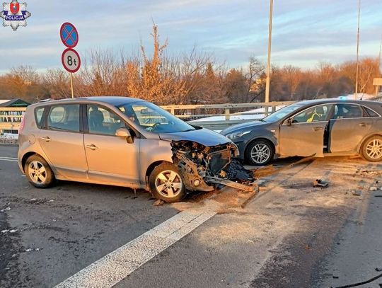 Zamość: 68-latek nie udzielił pierwszeństwa. Doszło do zderzenia samochodów