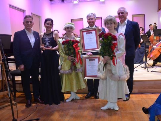 Oficjalne wręczenie wyróżnień oraz pamiątkowych grawertonów miało miejsce 1 marca w siedzibie Orkiestry Symfonicznej im. Karola Namysłowskiego w Zamościu.