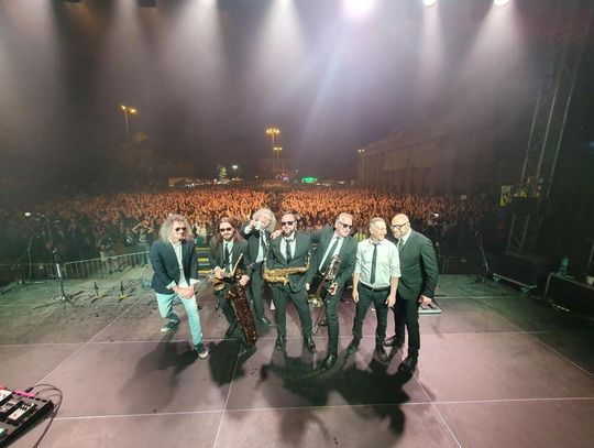 Zamość: Czas na Chłopomanię. Scena już czeka, zagrają na niej Sw@da x Niczos i Poparzeni Kawą Trzy