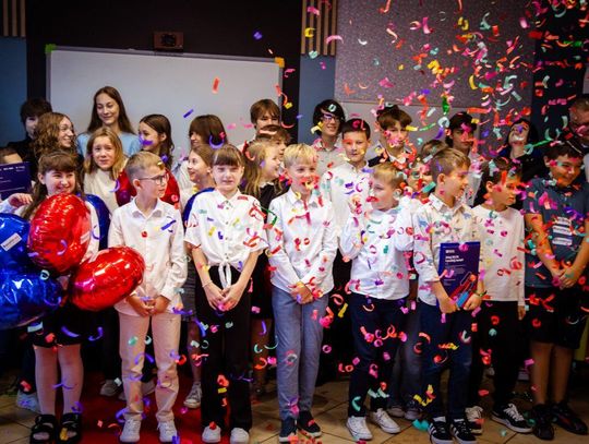 Zamość: Czerwony dywan, fanfary i certyfikaty Cambridge English. Uczniowie Bacalarusa świętowali