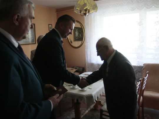 Zamość: Eugeniusz Polak odznaczony przez prezydenta. Otrzymał Krzyż Zesłańców Sybiru
