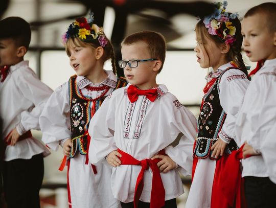 Zamość: Folk Młodym Głosem 2025. Młodzi artyści zachwycili podczas Jarmarku Hetmańskiego [ZDJĘCIA]