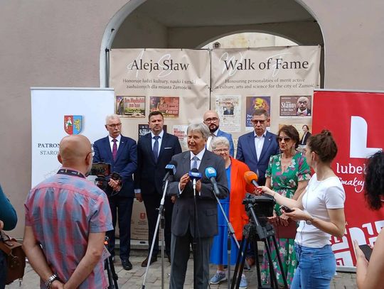 Zamość: Genialny kompozytor, dyrygent i skrzypek Krzesimir Dębski w Alei Sław