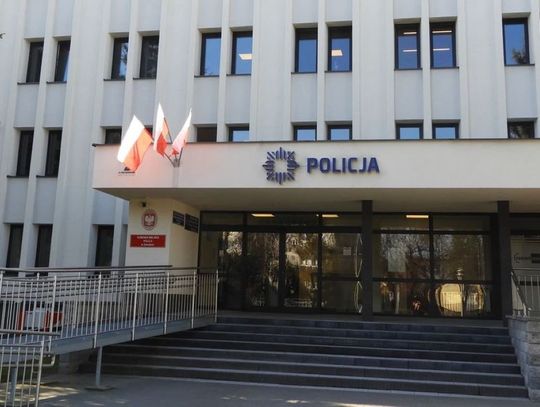 Policjanci z Zamościa zatrzymali 27-latka, który udając właściciela komisu samochodu, oszukał kilka osób.