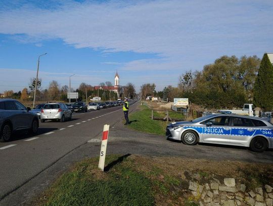 W okresie Wszystkich Świętych w Zamościu i powiecie zamojskim kierowców czekają czasowe zmiany organizacji ruchu w okolicach cmentarzy.
