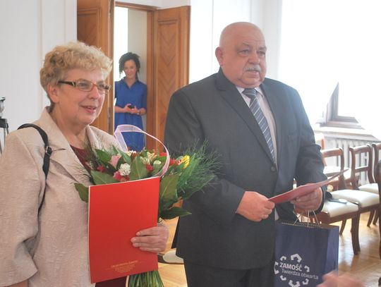 Zamość: Janina i Tadeusz Kucharscy otrzymali tysięczną Kartę Dużej Rodziny