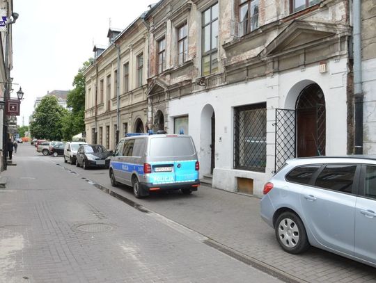 Zamość: Kłęby dymu na Starówce. Policjant ratował lokatora