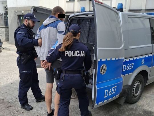 Zamość: Kryminalni zatrzymali 38-latka poszukiwanego ENA i 9 listami gończymi. Za kratami spędzi ponad 6 lat 38-latek za kratkami spędzi najbliższych 6 lat i 2 miesiące. Fot. KMP Zamość