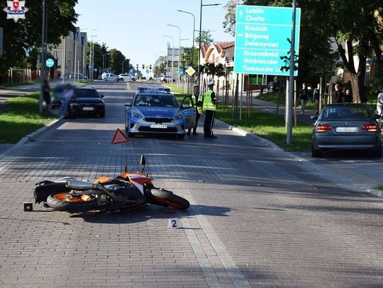 Zamość: Motocyklista najechał na tył BMW. Trafił do szpitala