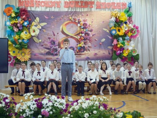 Z okazji Dnia Kobiet w Szkole Podstawowej nr 7 z Oddziałami Integracyjnymi w Zamościu odbył się 12 marca niezwykły koncert „Muzyczny Bukiet Życzeń”.