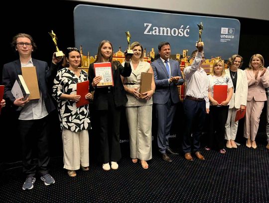 Ponad 60 młodych, uzdolnionych mieszkańców Zamościa odebrało nagrody prezydenta miasta. Po raz pierwszy wręczono także statuetki „Zamojskich Orłów”.